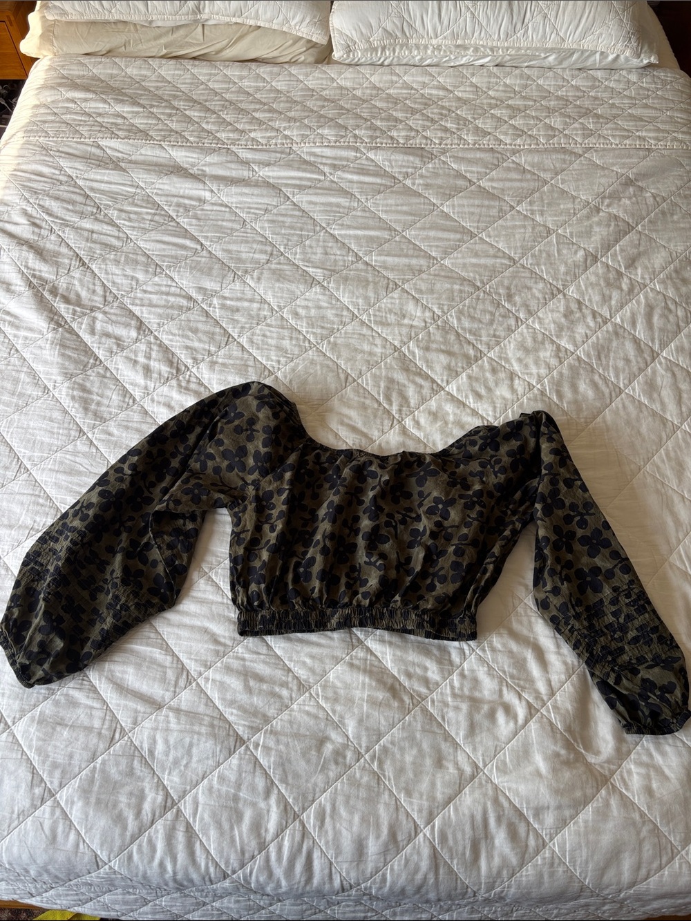 Apiece Apart Olive Green and Black Off-Shoulder Crop Top - Picture 6 of 7